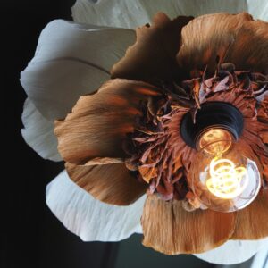 Blomlampa vit-brun